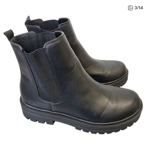 Soda Pilot Womens Lug Sole Low Heel Chelsea Fashion Black Ankle Booties 9 - Picture 2 of 12